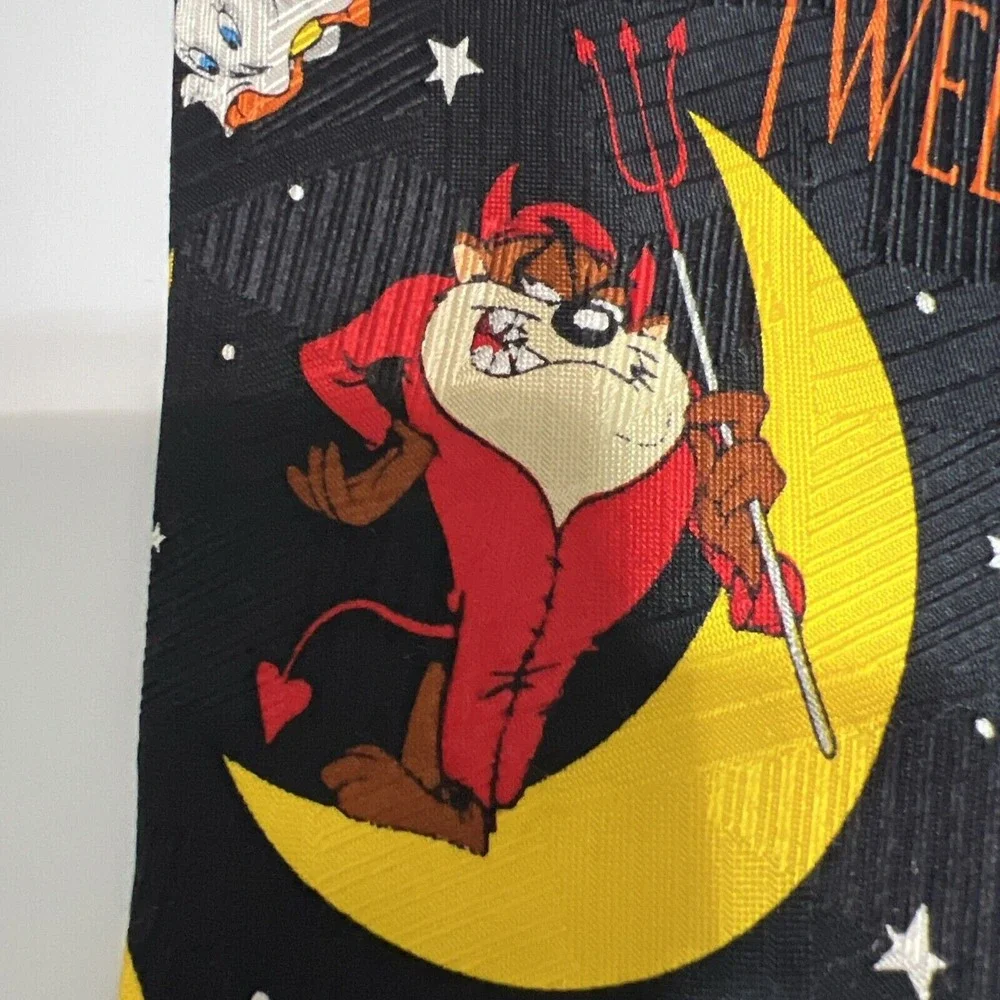 Looney Tunes‎ Halloween Necktie Bugs Bunny Sylvester Daffy Duck Twick or Tweet